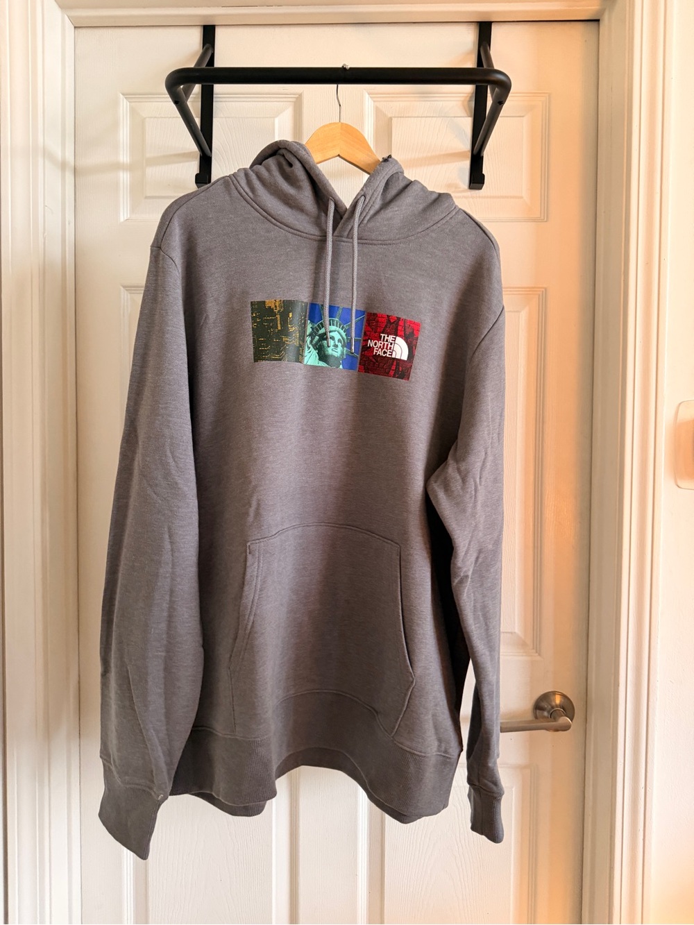 The North Face NYC 5th Avenue Hoodie – Grey, Men’s XL (Like New)